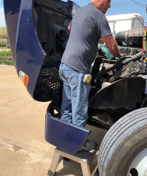 this is a picture of mobile truck repair service in Denver, CO
