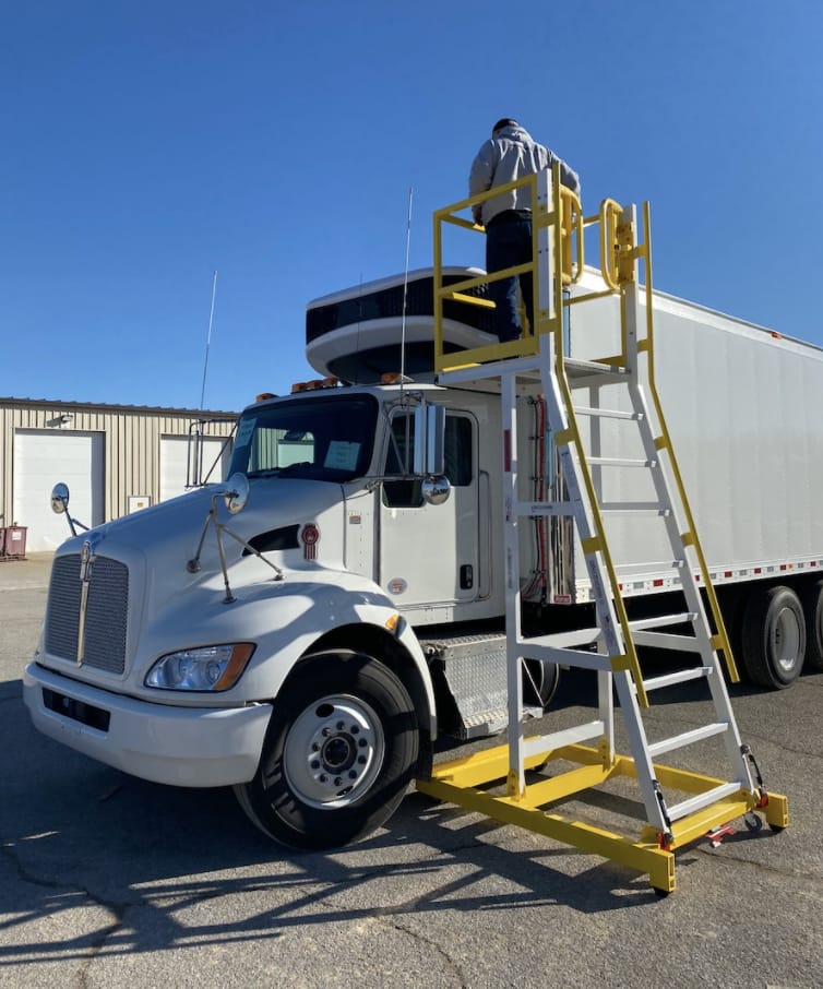 this image shows mobile diesel mechanic in Denver, Colorado